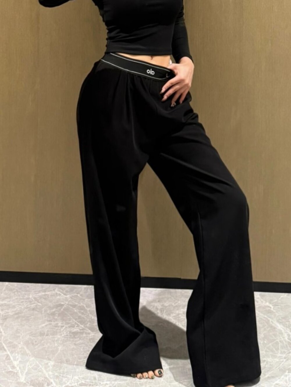 Alo Yoga Brand New With Tags Suit Up Trouser💕(Black Regular 30" Inseam)🛒